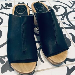 No6 wedge sandals, leather, seam in middle, wedge heal, size 38.